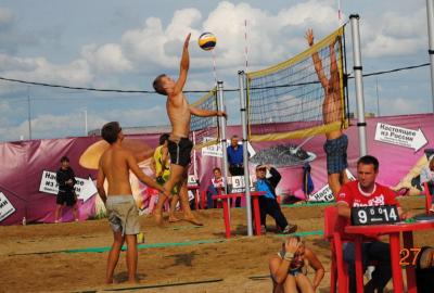Рязанские школьники простились с летом турниром по пляжному волейболу